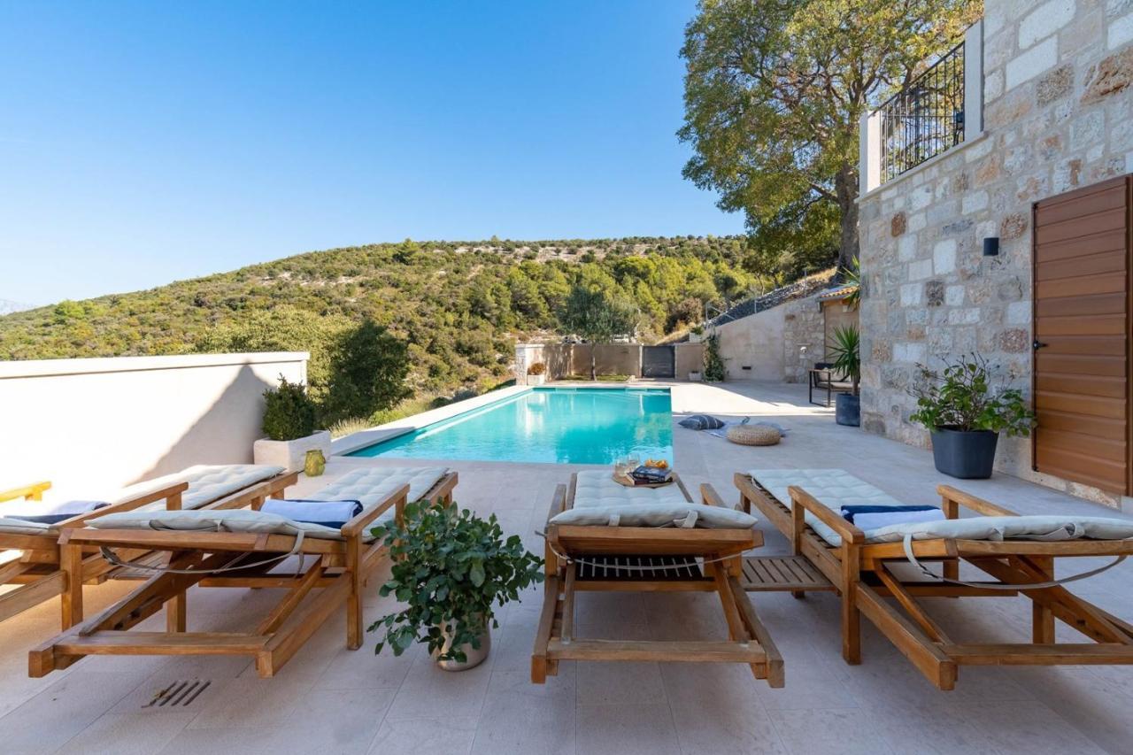 New Villa Ani! Traditional And Luxurious 4-Bedroom Villa With Heated Pool And Sea Views Postira Dış mekan fotoğraf