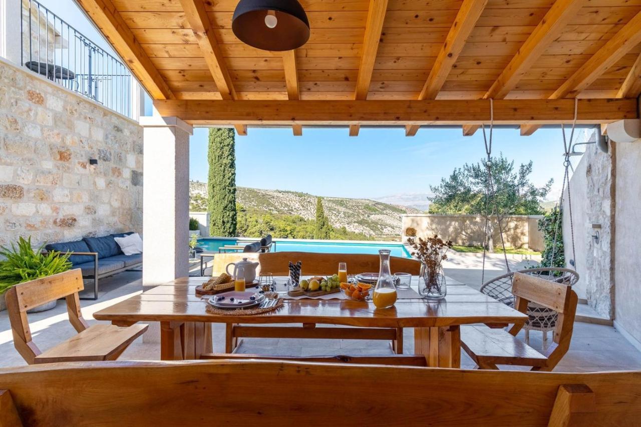 New Villa Ani! Traditional And Luxurious 4-Bedroom Villa With Heated Pool And Sea Views Postira Dış mekan fotoğraf