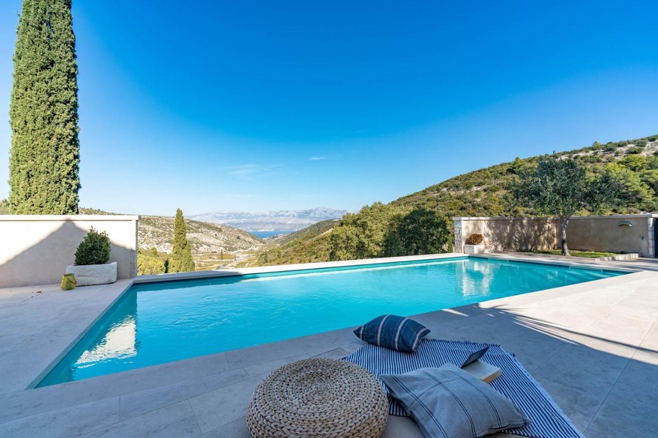 New Villa Ani! Traditional And Luxurious 4-Bedroom Villa With Heated Pool And Sea Views Postira Dış mekan fotoğraf