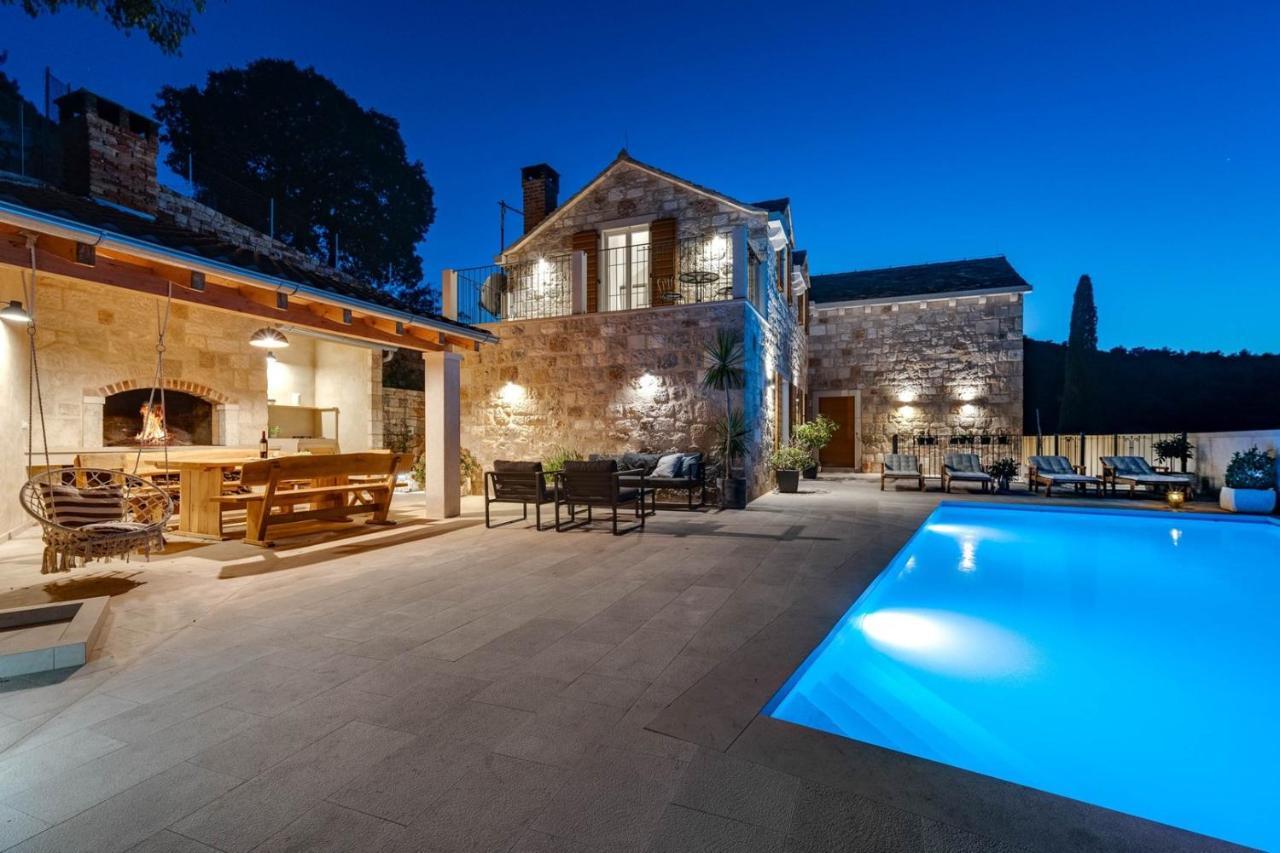 New Villa Ani! Traditional And Luxurious 4-Bedroom Villa With Heated Pool And Sea Views Postira Dış mekan fotoğraf