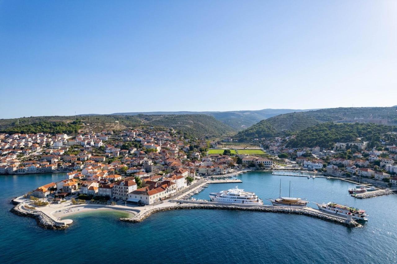 New Villa Ani! Traditional And Luxurious 4-Bedroom Villa With Heated Pool And Sea Views Postira Dış mekan fotoğraf