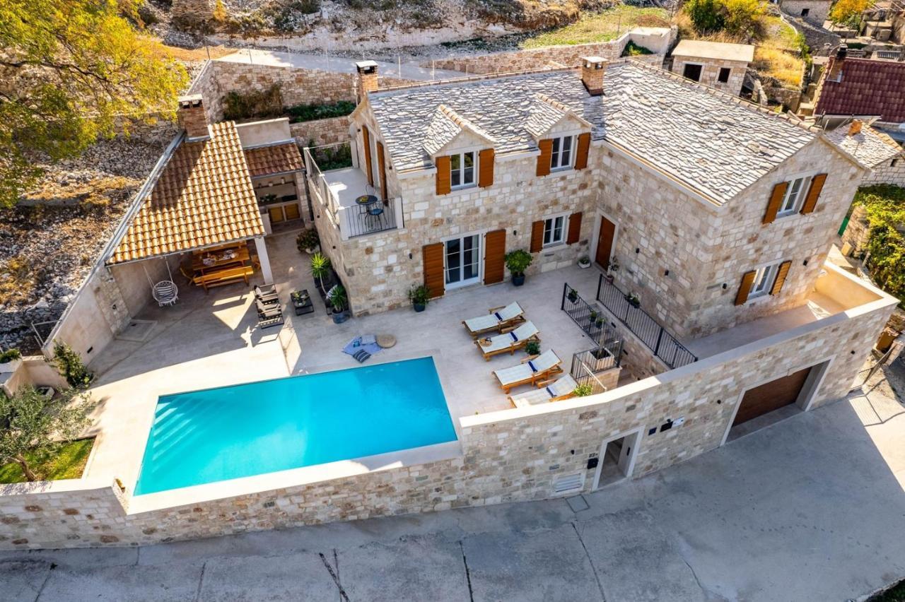 New Villa Ani! Traditional And Luxurious 4-Bedroom Villa With Heated Pool And Sea Views Postira Dış mekan fotoğraf