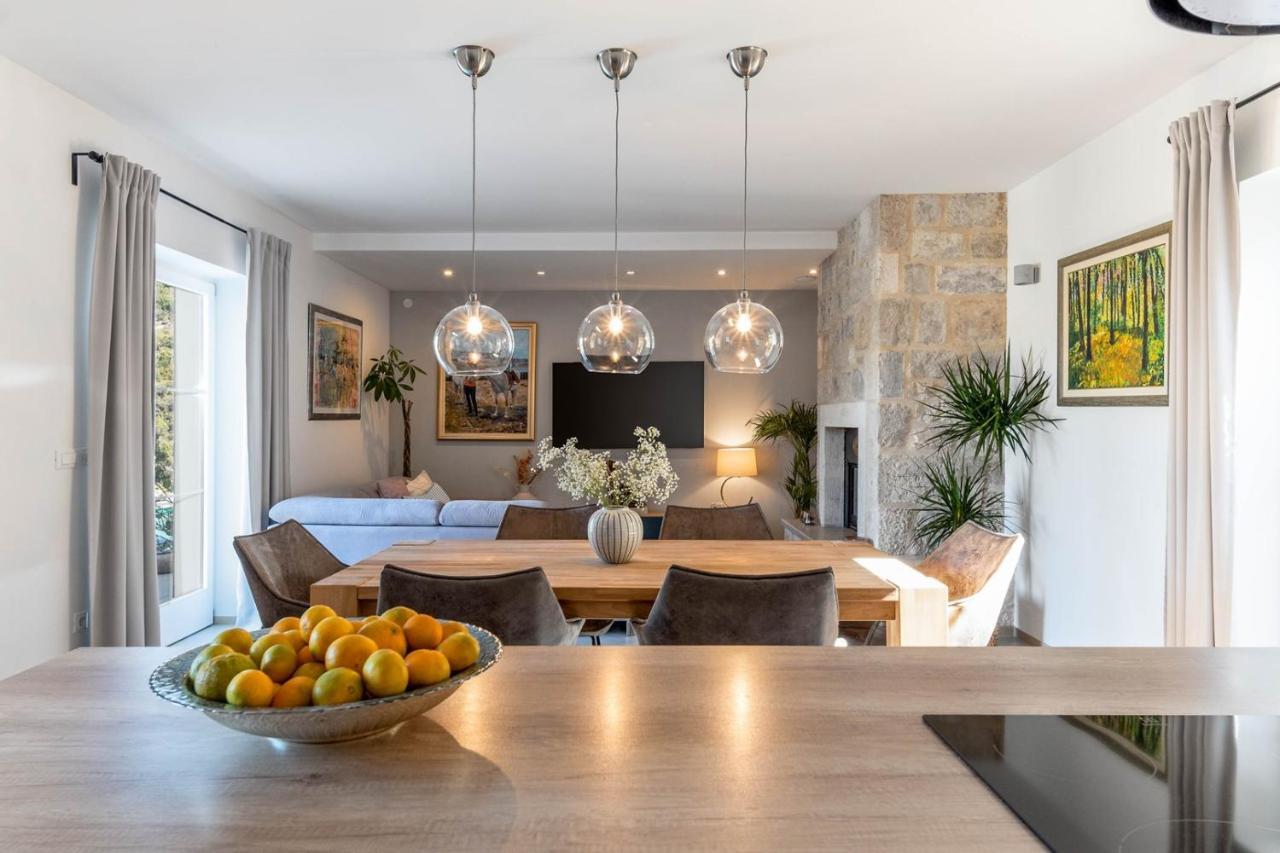 New Villa Ani! Traditional And Luxurious 4-Bedroom Villa With Heated Pool And Sea Views Postira Dış mekan fotoğraf